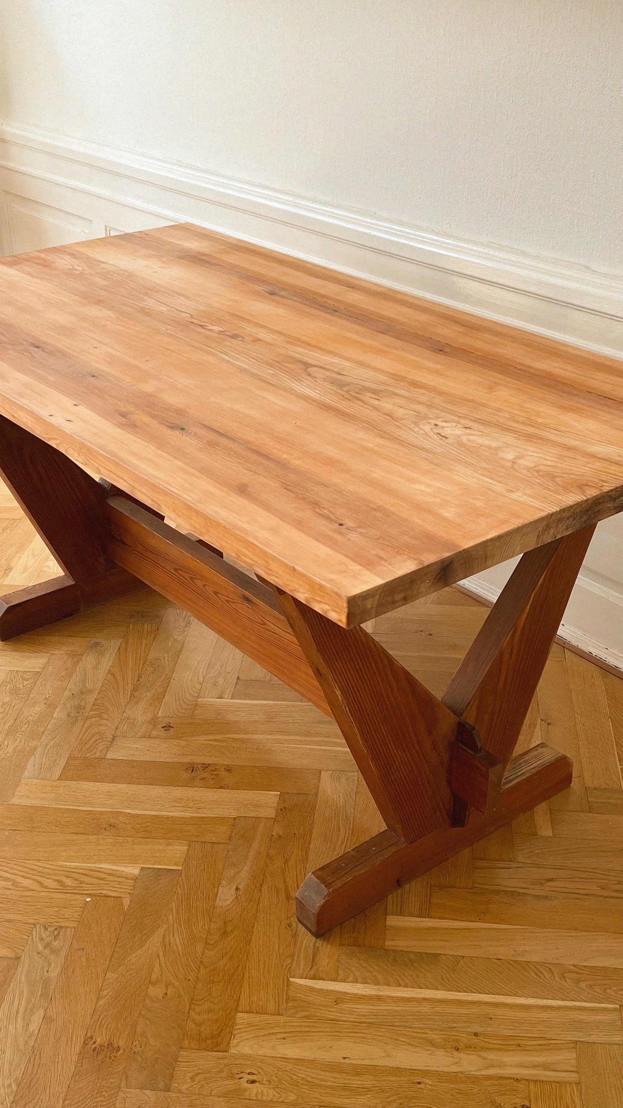 Solid pine wood table